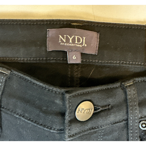 NWT‎ NYDJ Sheri Slim Ankle Jean in Black Rinse Cheetah Cuffed Hem Size 6 - Picture 6 of 12